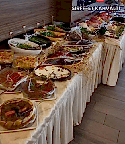 Sırff et Pazar Kahvaltısı